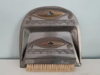 Art deco tafel veger en blik