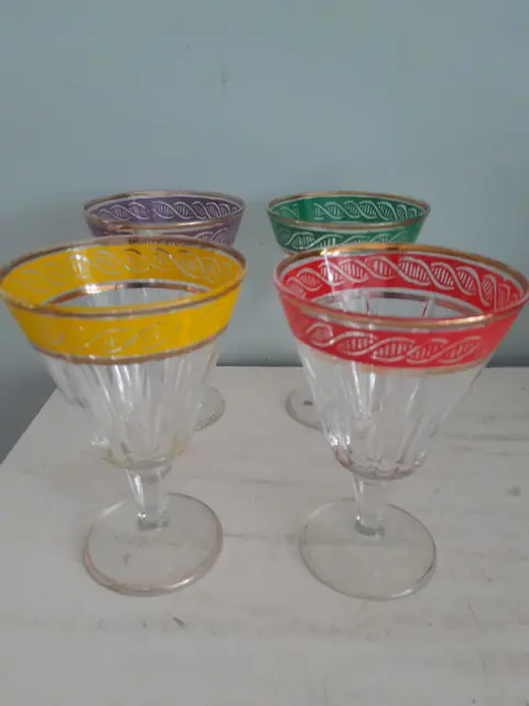 set van 4 vintage Italiaanse wijnglazen met gekleurde decoratie