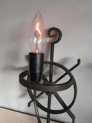 Ijzeren wandlamp - handgesmeed