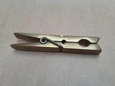 Vintage wasknijper clip, messing wasknijper, papierhouder, papiergewicht, bureau decoratie