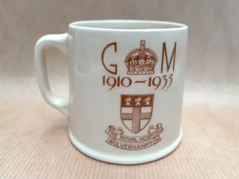 King George V & Queen Mary 1935 silver jubilee mug