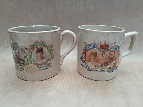 set of 2 King George V & Queen Mary 1911 Commemorative Mugs
