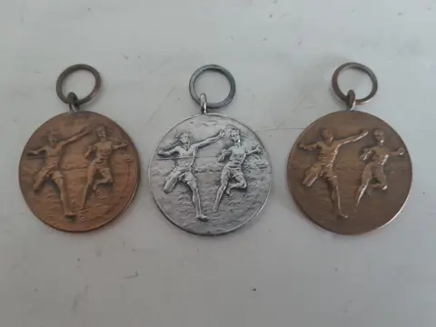 3 vintage hardloop - marathon medailles - New old stock - 1950s 1960s