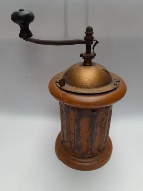 Antieke Franse koffiemolen, Peugeot Freres G2 model