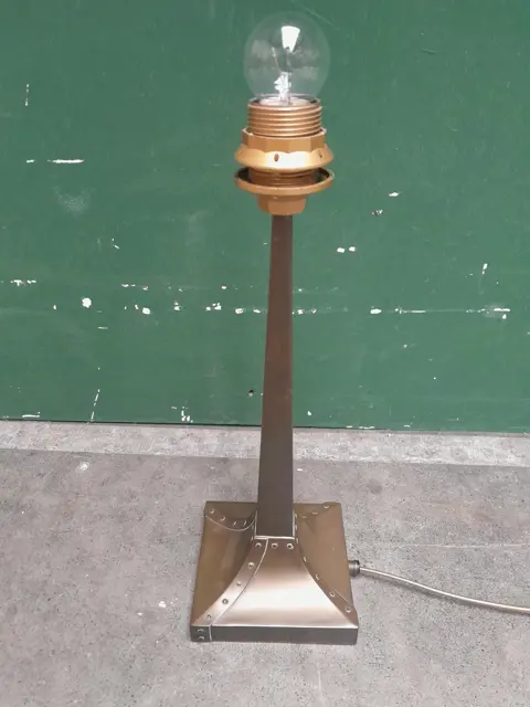 art deco tafellamp - messing - amsterdamse school lampvoet