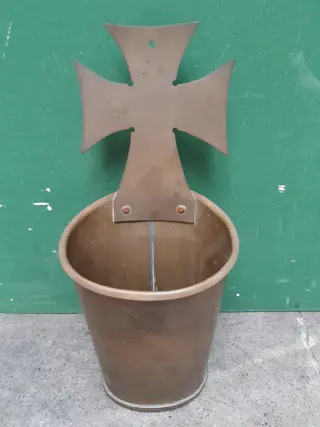 vintage bloempot messing kruis - religieus - Duitsland