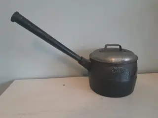 Antique Swain cast iron pot sauce pan with lid No 3 long handle - Gypsy - WW1