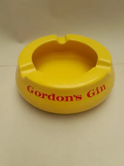 Vintage Gordon's Gin ceramic ashtray - Wade PDM England - 1970s