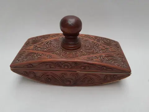 Antiek inktvloeiblok met de hand gesneden hout - ink blotter