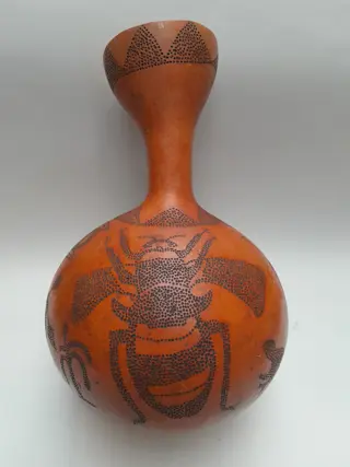 Vintage calabash - Engraved with insects and figures