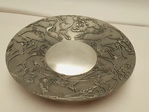 Tinnen bord ASN met dieren figuren