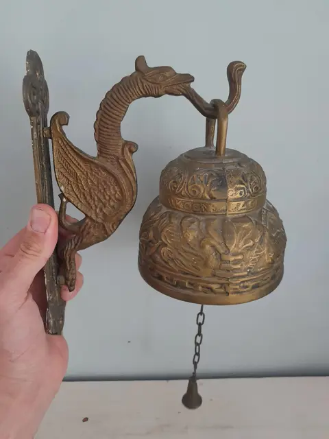Antiek bronzen bel aan wandsteun met draak