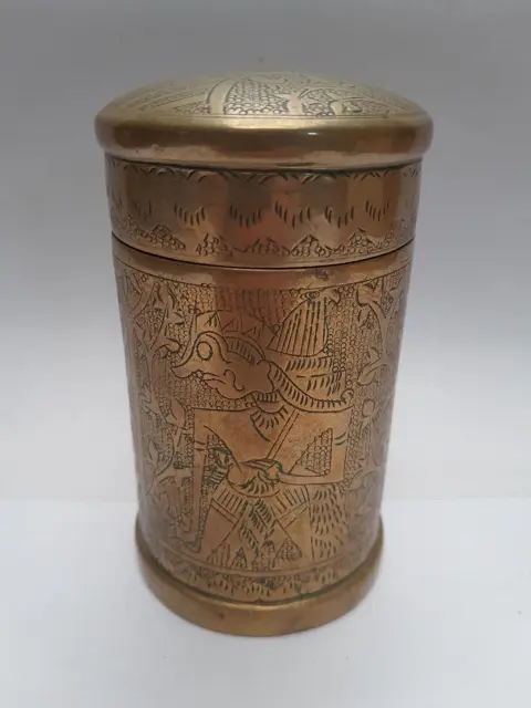 Cilinderdoos met deksel - theebus Vintage massief messing - HandgeËtste Indonesische figuren