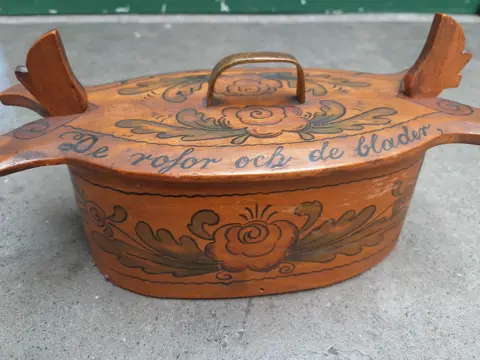 antique Scandinavian wooden tine box with flower decoration