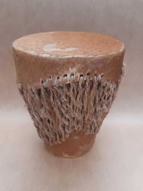 Afrikaanse trommel met rammelaar