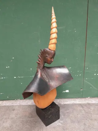 beeld Janusz Wator - Polen - sculptuur brons - hout