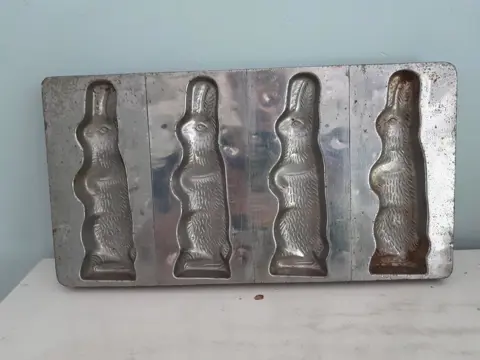 antique easter bunny chocolate Mould Mold - Bodderas Erndtebrück