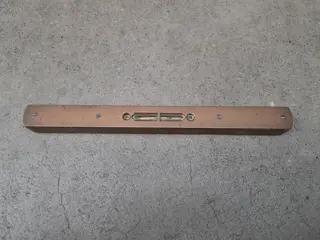 Antieke Waterpas - hout met messing