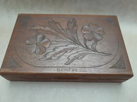 Handgesneden Zwitserse postzegeldoos doos - Geneve souvenir