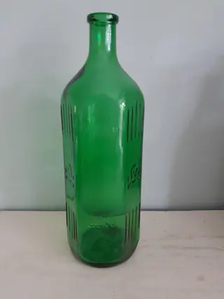 Grote vintage giffles, groene fles met schedels - 1 liter - doodskop gif fles