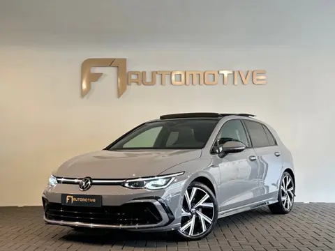 Volkswagen GOLF 1.5 eTSI R-Line Pano|Trekhaak|Camera|IQ Light
