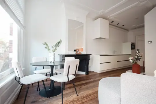 Woning aan de Oudezijds Achterburgwal te Amsterdam