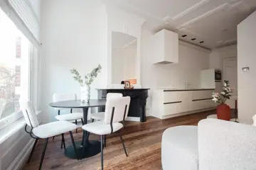 Woning aan de Oudezijds Achterburgwal te Amsterdam