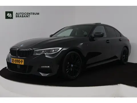 BMW 3-serie 330i High Executive Edition M-Pakket (PANORAMADAK, HEAD-UP, CAMERA, STOELVERWARMING, DEA