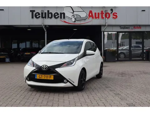 Toyota Aygo 1.0 VVT-i x-play | Airco | Elektrische ramen |