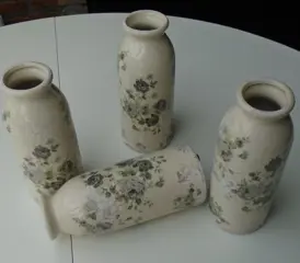 BLOEMEN VAZEN MET ROOSJES OLD LOOK 4 STUKS 20,5 hoog NIEUW