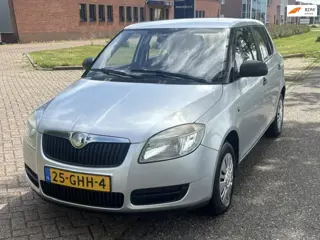 Skoda Fabia 1.2 Classic 5-Drs Stuurbekrachtiging Audio-USB/Bluetooth Getint glas Colorpakket ABS 2 x