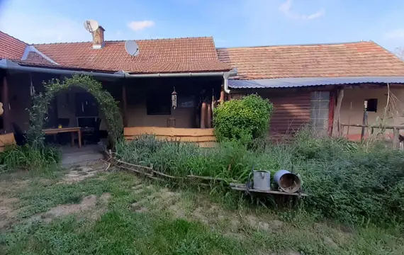 Boerderij midden in het bos voor het houden van paarden in Hongarije