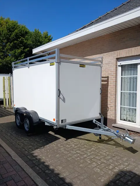 gesloten aanhangwagens met dakrek