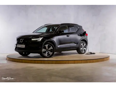 Volvo XC40 Recharge Plus 70 kWh | Zwenkbare trekhaak | Adaptieve cruise | Blis | Leder/stof |