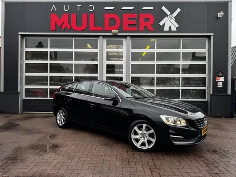 VOLVO V60  T3 MOMENTUM AUTOMAAT / NAVI / CRUISE / 