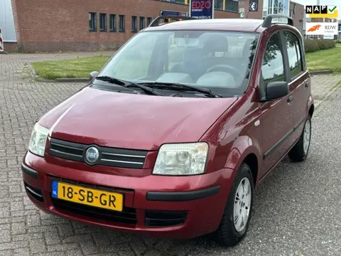 Fiat Panda 1.2 Class 5-Drs Stuurbekrachtiging Airco Electric pakket Audio/CD Dakrails ABS Getint gla