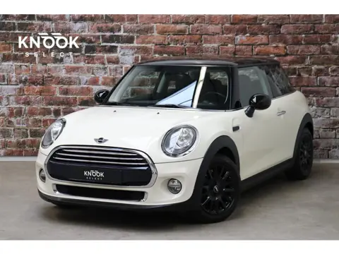 Mini Hatchback Cooper Chili Business 3 deurs / Navigatiesysteem / Climate Control / Sportstoelen / P