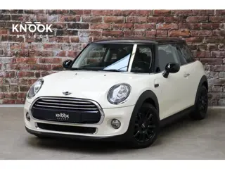 Mini Hatchback Cooper Chili Business 3 deurs / Navigatiesysteem / Climate Control / Sportstoelen / P