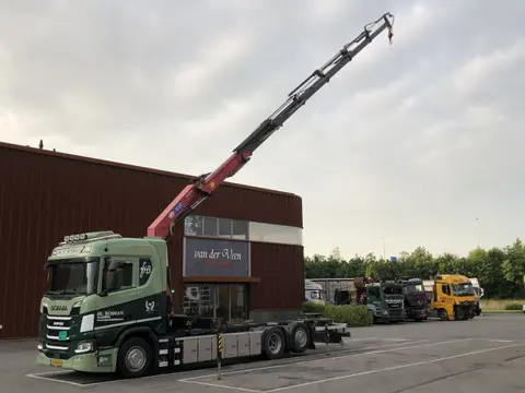 Scania R 450 mit HMF Kran und BDF (bj 2018, automaat)