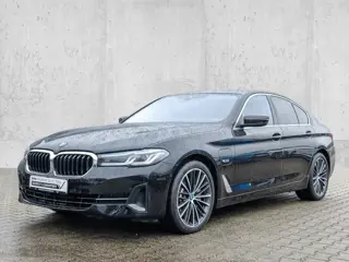 BMW 5 Serie 530e Limousine ** LASER, LEDER, NAVI+, HuD, 19-inch LMV, KEYLESS, ALARM ** UNFALLFREI **