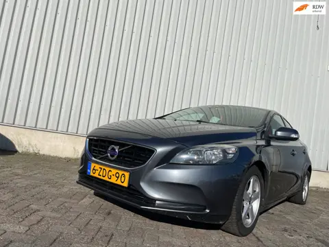 Volvo V40 1.6 D2 Momentum - Schade