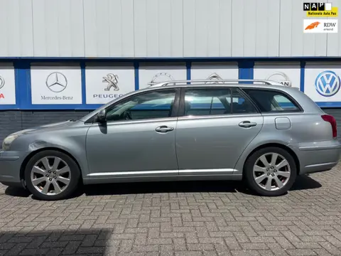 Toyota Avensis Wagon 2.0 VVTi kopp.slipt 10-2007 188000km 1500eu