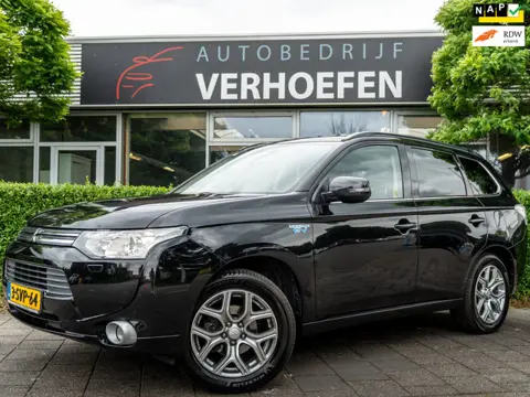 Mitsubishi Outlander 2.0 PHEV Instyle - PANORAMADAK - XENON - CRUISE/CLIMATE CONTR - NAVIGATIE - LED