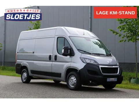 Peugeot Boxer 335 2.2 BlueHDi 140 L2H2 Premium in Topstaat |Metallic |Camera |Cruise |Navi |1 eigena