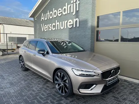 Volvo V60 2.0 T6 Plug-in hybrid AWD Ultra Bright pano head up 360° camera