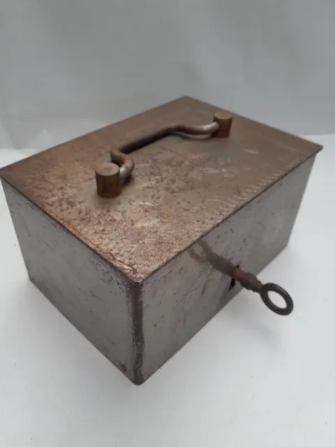Antique vintage small sized money box volt with key