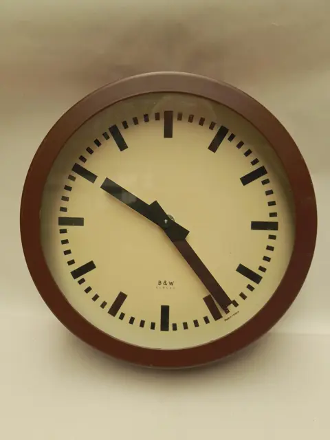 B&W Wall Clock Brown White Diameter 20cm