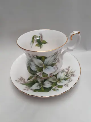 Royal Albert Trillium theekop en schotel - Bone China Engeland