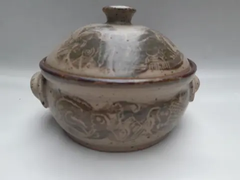 Rorke’s Drift Pottery bowl MKHIZE 1987 - South Africa