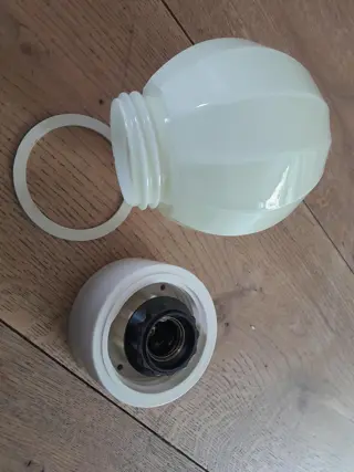 Foto 7 van Thabur - plafondlamp - Art Deco - vintage glazen lamp - Nederlands antiek - Den Haag